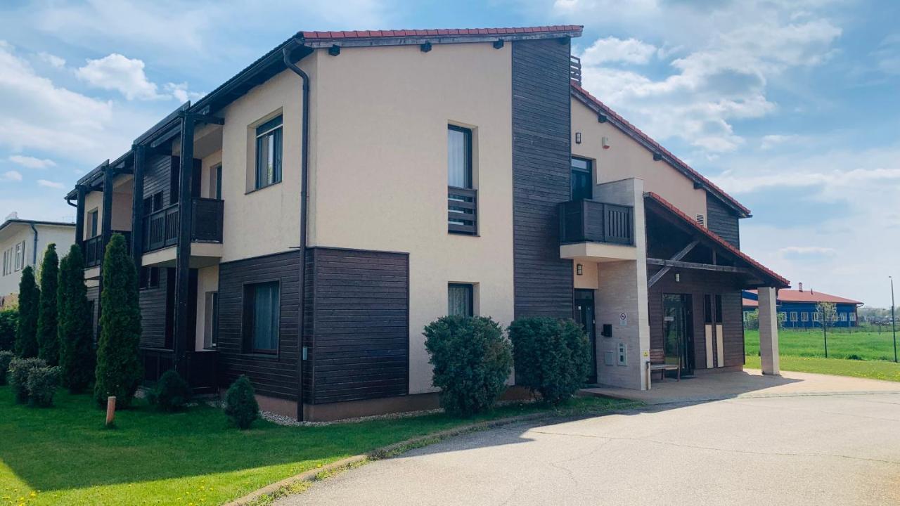 Ipari Park Panzio Hotel Szolnok Exterior photo