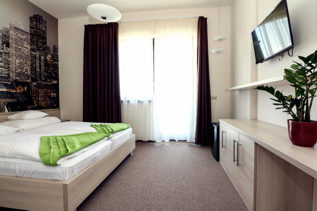 Ipari Park Panzio Hotel Szolnok Exterior photo